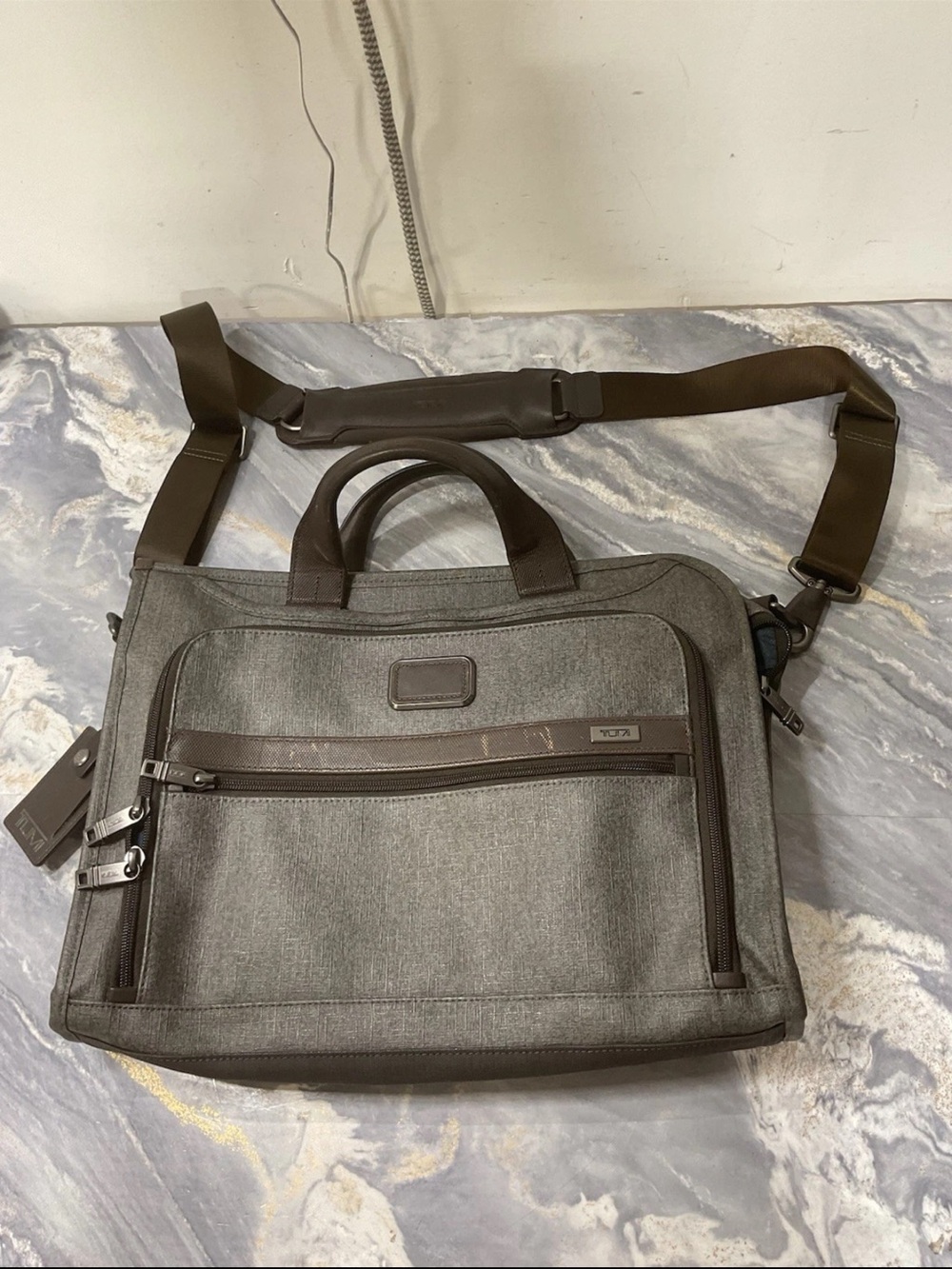 TUMI ALPHA 2 Slim Deluxe Portfolio Briefcase Style  Laptop Bag